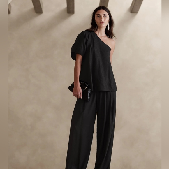 Banana Republic Tops - ⭐ Banana Republic Odile One Shoulder Top
